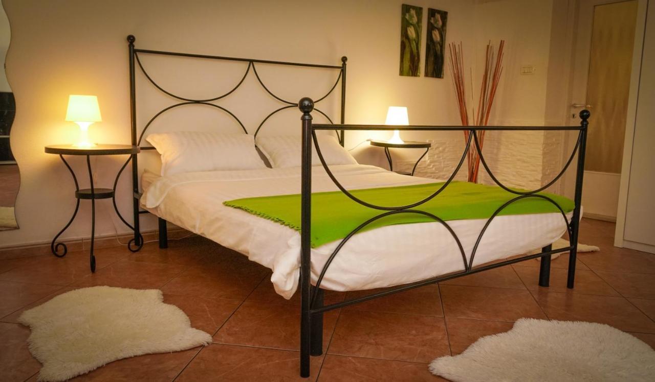 Apartments Roberta Novigrad Istria Esterno foto