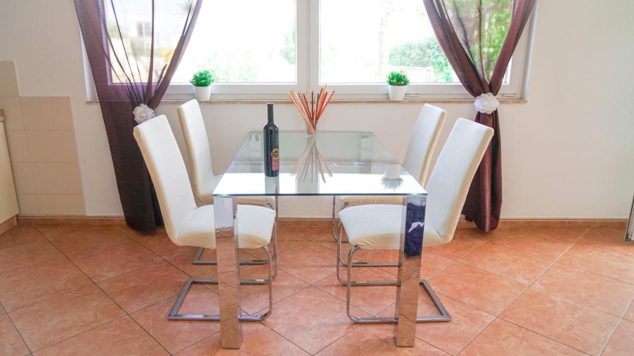 Apartments Roberta Novigrad Istria Esterno foto