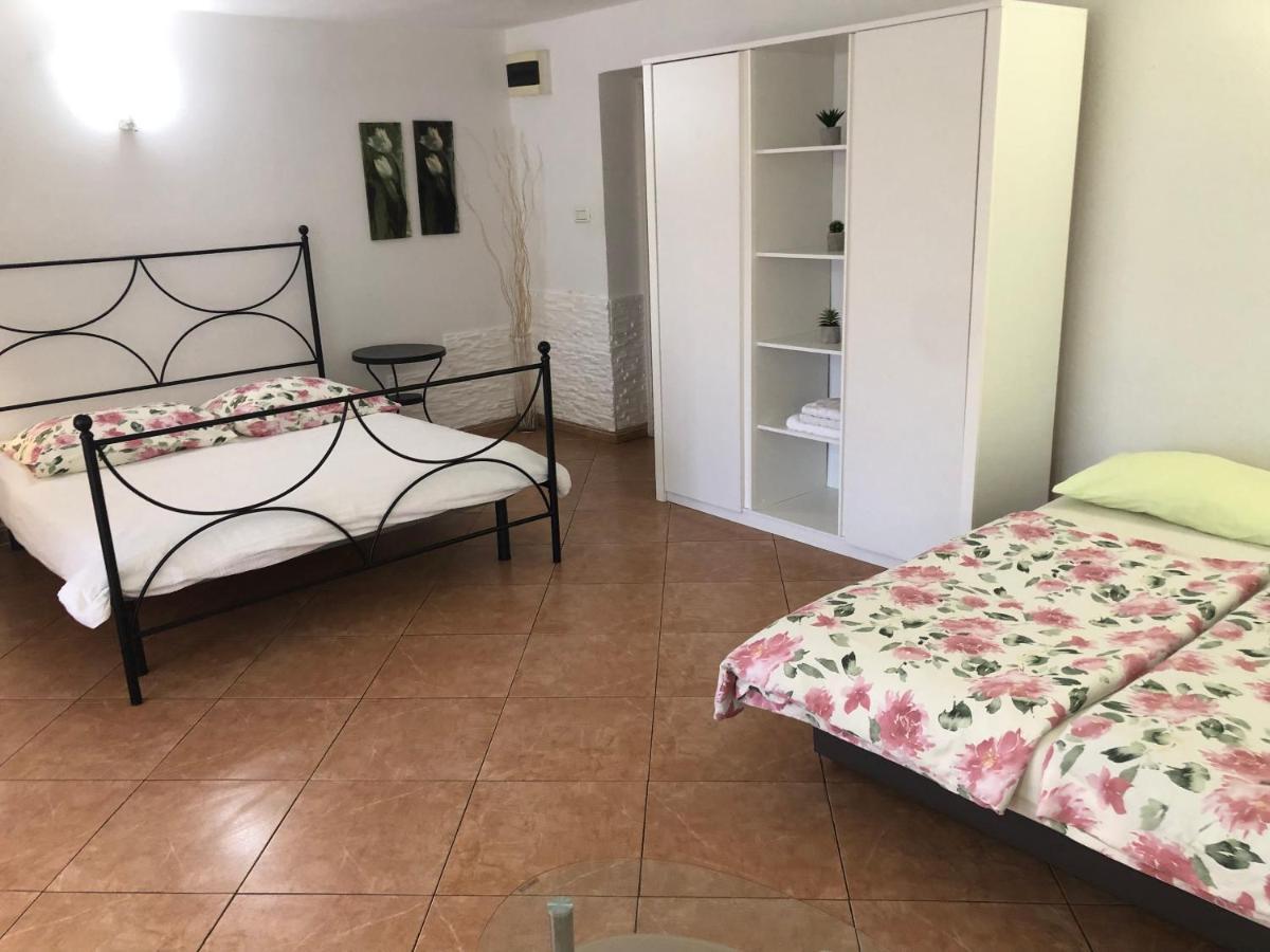 Apartments Roberta Novigrad Istria Esterno foto
